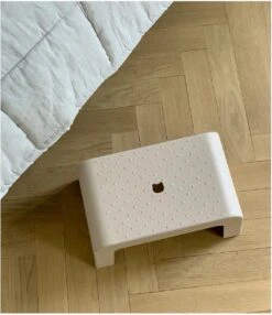 Liewood Ulla Opstapje / Kruk Antislip - Sandy -Buitenkampeerwinkel 1037x1200 2