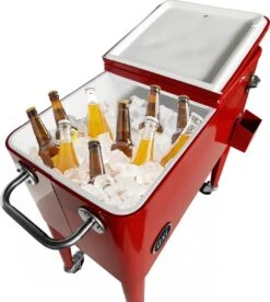 AXI Retro Cooler Rood - Koeler Met Wielen - 76L Inhoud - Koelbox Met Aftapkraan -Buitenkampeerwinkel 1075x1200