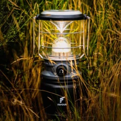 Favour L0944 Retro LED Lantaarn Hoog Vermogen 1300 Lumen, Vintage Design, Tuinlantaarn, Camping Lamp, Stormlantaarn Kleurtemperatuur Instelbaar Warm Wit Tot Koel Wit, Traploos Dimbaar Incl. Kaarslichtstand -Buitenkampeerwinkel 1200x1200 1580