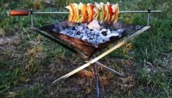 Firekorf + Grill + Spit : Opvouwbare Vuurkorf / Vuurschaal Met Rooster En Spit - Draagbare BBQ - Opbergtas - Kampeer Grill - Kookset -Buitenkampeerwinkel 1200x685