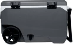 Igloo Latitude 90 Roller - Grote Koelbox Op Wielen - 85 Liter - Grijs 14 Igloo Latitude 90 Roller - Grote Koelbox Op Wielen - 85 Liter - Grijs -Buitenkampeerwinkel 1200x749
