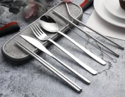 House Of Husk Reisbestek - Reis Bestekset - Chopsticks - Metalen Rietjes Met Borstel - Lepel - Vaatwasserbestendig - RVS - 7 Delig - Zilver -Buitenkampeerwinkel 1200x940 2