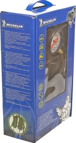 Michelin Voetpomp Dubbele Cilinder - Met Manometer - 7 Bar -Buitenkampeerwinkel 639x1200 1