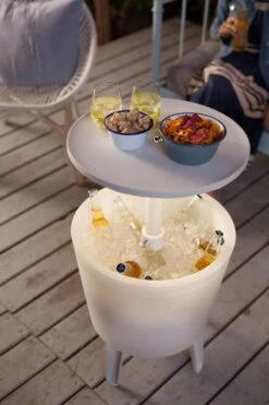 Keter Coolbar Partytafel – Lichtgevend - 49,5x49,5x57cm - Wit 14 Keter Coolbar Partytafel – Lichtgevend - 49,5x49,5x57cm - Wit -Buitenkampeerwinkel 800x1200 20